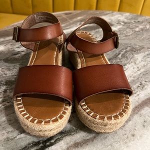 Universal Thread Sandal
